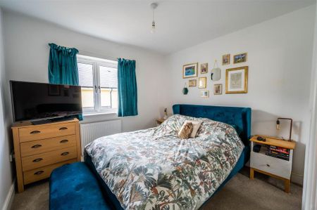 3 bedroom semi-detached house to rent - Photo 3