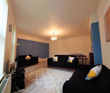 1 bedroom in a house share to rent - Photo 2