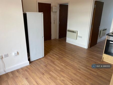 2 bedroom flat to rent - Photo 4