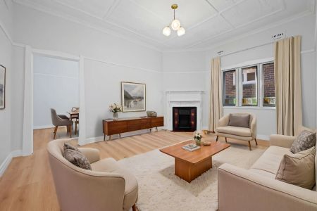Renovated Sunlit Home in Quiet Street Near Five Dock Village - Photo 2