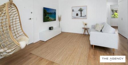 LIGHT FILLED BEACHSIDE APARTMENT - Photo 4