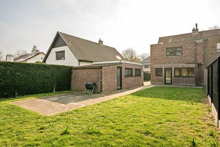 Lichtrijke woning op goede locatie - Photo 2