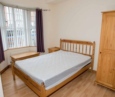 146 Dunluce Avenue, Belfast, BT9 7AZ - Photo 2