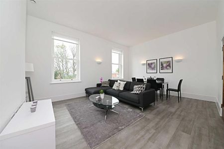 3 bedroom flat to rent - Photo 2