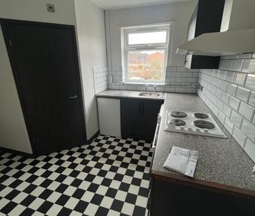 Cross Street - Photo 1