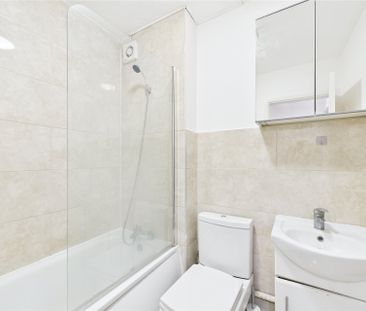 1 bedroom Flat in Sussex Place, Slough - Photo 5