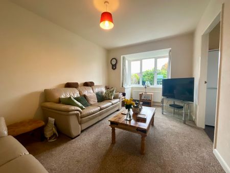 2 bedroom Semi-Detached Bungalow to let - Photo 2