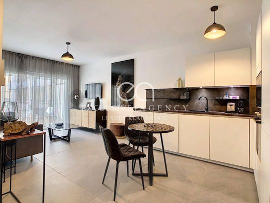 LOCATION A L'ANNEE CANNES CROISETTE APPARTEMENT 2 PIECES 40m² AVEC TERRASSE - Photo 1