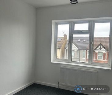 4 bedroom flat to rent - Photo 6