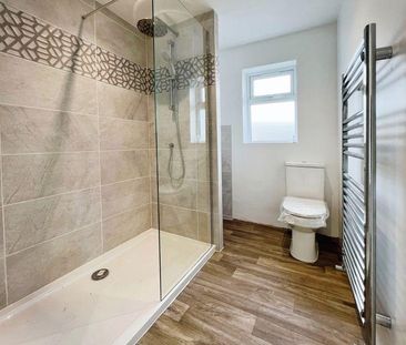 3 bedroom semi-detached bungalow to rent - Photo 3