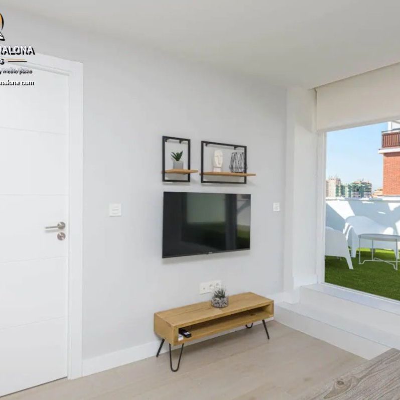 Ático de alquiler en Calle Joaquín Rodrigo, 3, Los Guindos - Parque Mediterráneo - Santa Paula - Photo 1