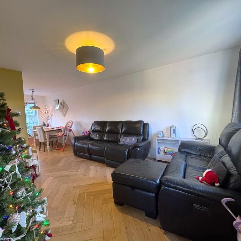 4 bedroom detached house to rent - Photo 1