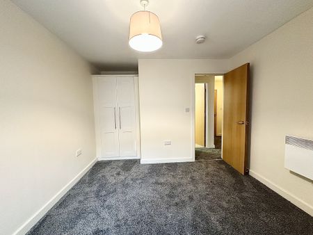 Kayley House, New Hall Lane - Photo 3