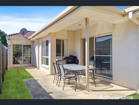 Spacious Family Home in a Peaceful Cul-de-Sac - Photo 2