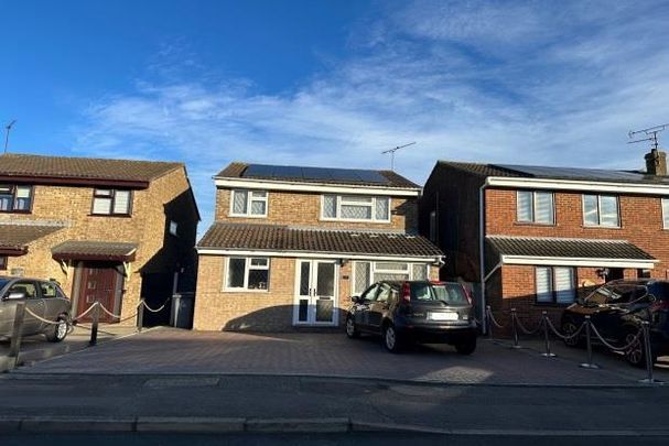 Petunia Crescent, Chelmsford, CM1 - Photo 1