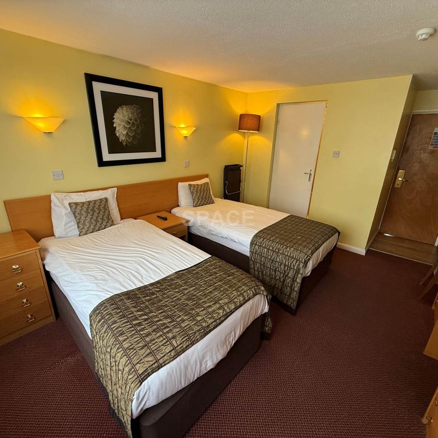 Connaught Road, Reading - Photo 1