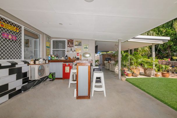 The Perfect Location, Layout & Lifestyle-Complete with Exceptional Entertaining Spaces! - Photo 1