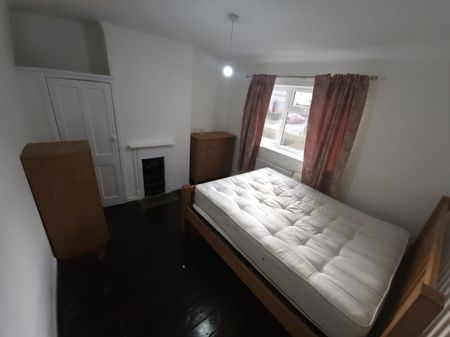 5 Bed Terraced House, Hoylake Road, W3 - Photo 3