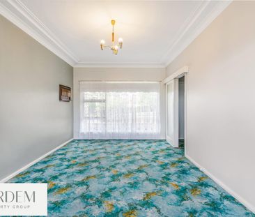 Charming Residence New To The Rental Market !! - Photo 1