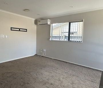 Charming 3BR Home in Clover Park! - Photo 2