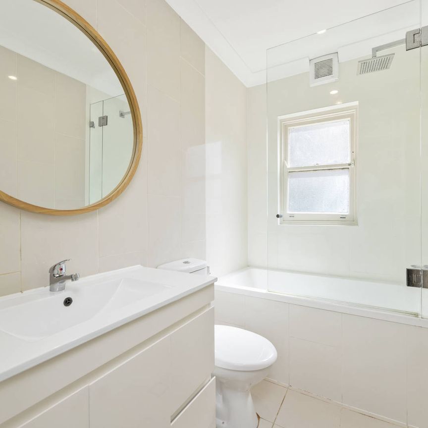 Light-Filled Coastal Apartment in Sought-After Bronte Pocket - Photo 1