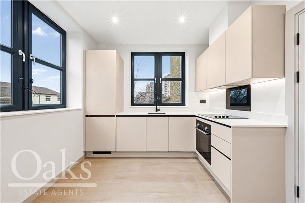 Dingwall Road, East Croydon, Surrey - Photo 1