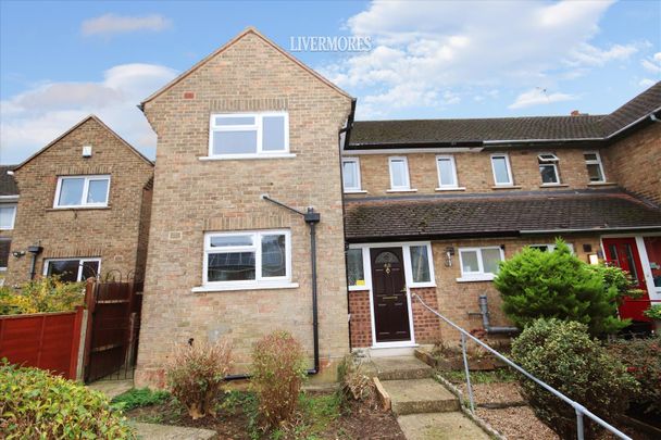 3 bedroom Semi-Detached House to let - Photo 1