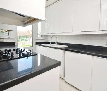 Grove Court, The Grove, Upminster, Essex, RM14 - Photo 5