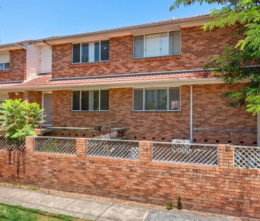 SPACIOUS UPDATED 2 BEDROOM TOWNHOUSE! GREAT LOCATION! - Photo 6