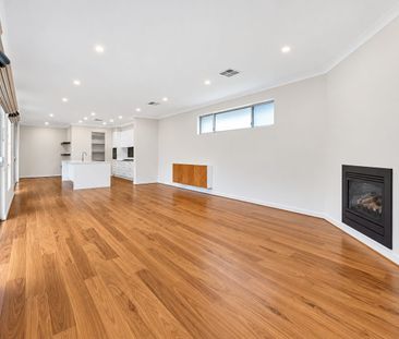 Contemporary 4-Bedroom Family Home in Greenacres - Photo 2