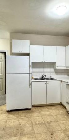 2 bedroom apartment Bloor/Dovercourt - Photo 1