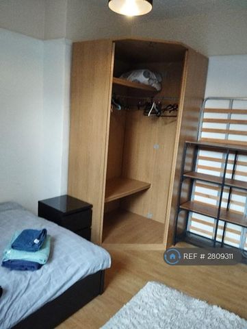 1 bedroom in a house share to rent - Photo 3