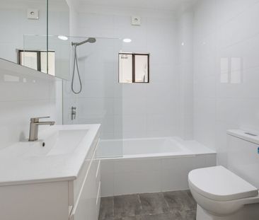 Freshly Renovated 3-Bedroom Apartment in Boutique Block of 6 - Photo 6