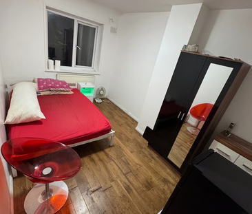 1 bedroom in a house share to rent - Photo 3