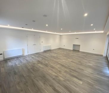 5 bedroom detached house to rent - Photo 3