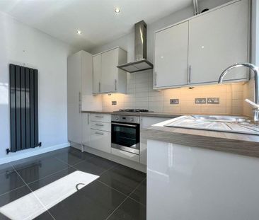 2 bedroom end of terrace house to rent - Photo 6