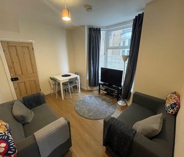 4 bedroom terraced house to rent - Photo 2