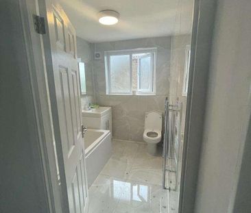 Sheringham Avenue, Romford, London, United Kingdom, RM7 - Photo 6