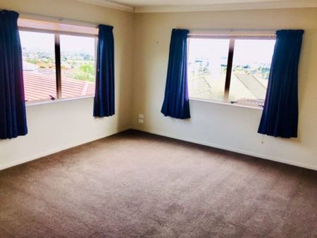 Simply Stunning - Perfect for Entertaining - Photo 2