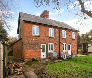 A three bedroom cottage with views of the surrounding countryside. - Photo 2