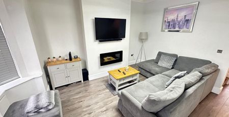 Room 3, St. Lukes Crescent, Leeds, LS11 8LA - Photo 2