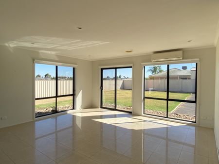 14 Fig Avenue, SHEPPARTON VIC 3630 - Photo 3