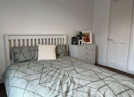 3 bedroom terraced house to rent - Photo 5