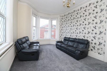 2 bedroom flat to rent - Photo 2