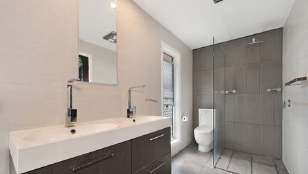 Great Family Home In Perfect Location! - Photo 5
