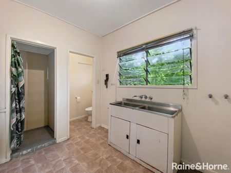 Spacious 5-Bedroom Residence in Prime St Lucia Location - Photo 2