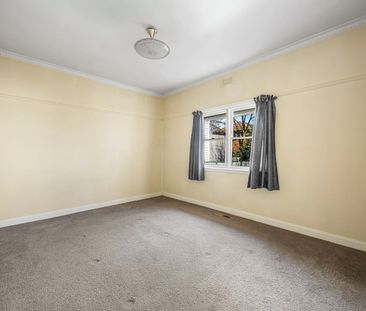 EXCELLENT HOME IN GREAT LOCATION WITH LARGE YARD - Photo 5