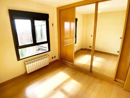 Piso de alquiler en Sector Pintores, Primera Fase - Nuevo Tres Cantos - Photo 2