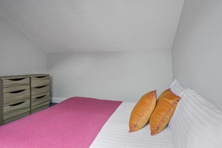 2 MOOR VIEW Leeds - LS6 1AQ - Photo 3