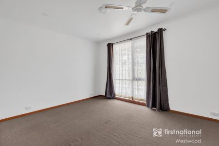 Heir To The Throne! - Photo 3